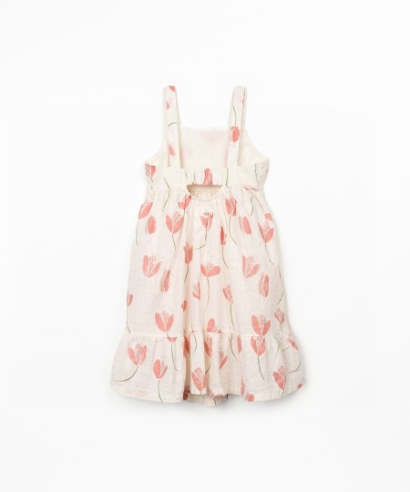 Vestido con estampado de tulipanes