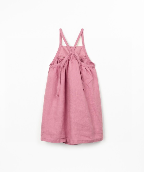 Vestido de tecido em linho