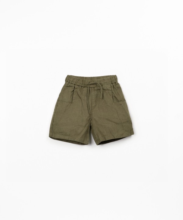 Linen shorts with adjustable belt