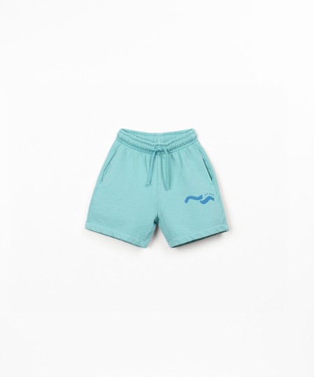 Short avec motif sur le devant