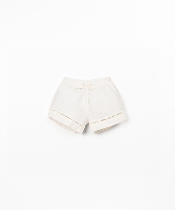 Short en lin avec d�tail en dentelle