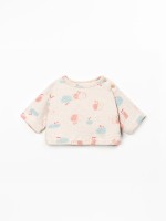 Sweater with apple print
