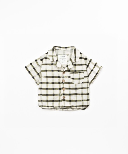 Shirt made from fabric with natural fibers