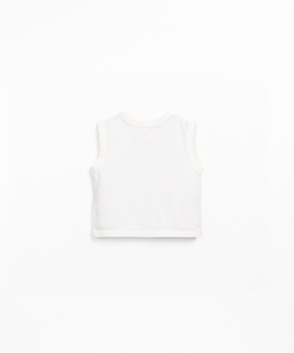 Sleeveless t-shirt in a blend of natural and recycled fibers