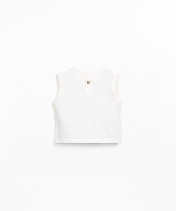 Sleeveless t-shirt in a blend of natural and recycled fibers