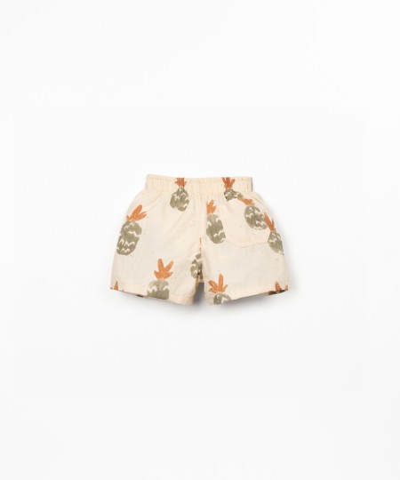 Bañador corto con estampado de piñas
