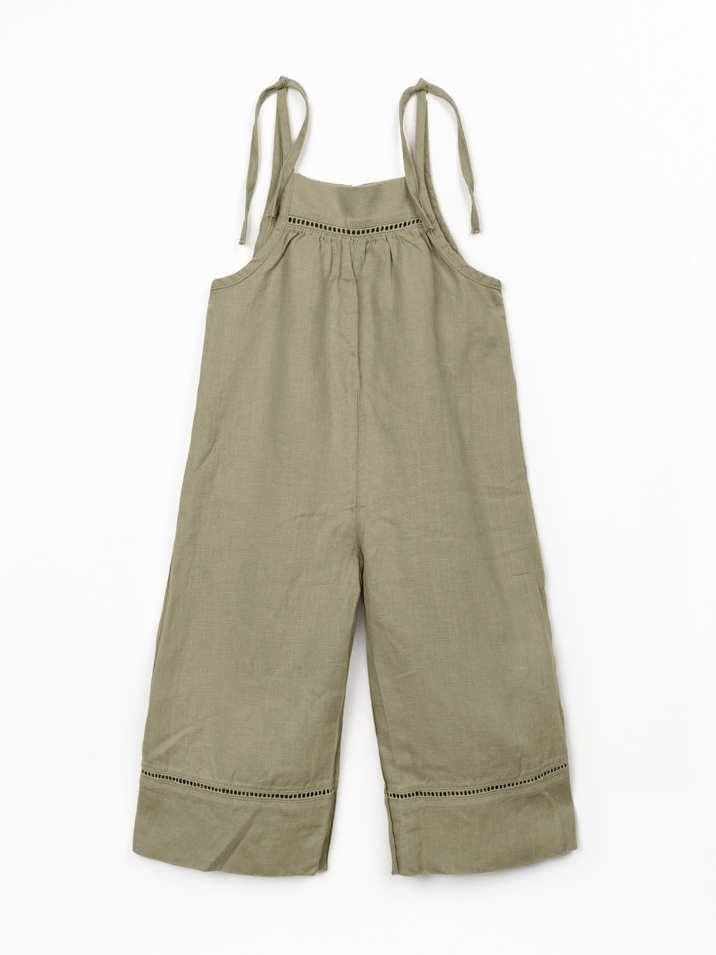 Combinaison en lin avec détails en dentelle