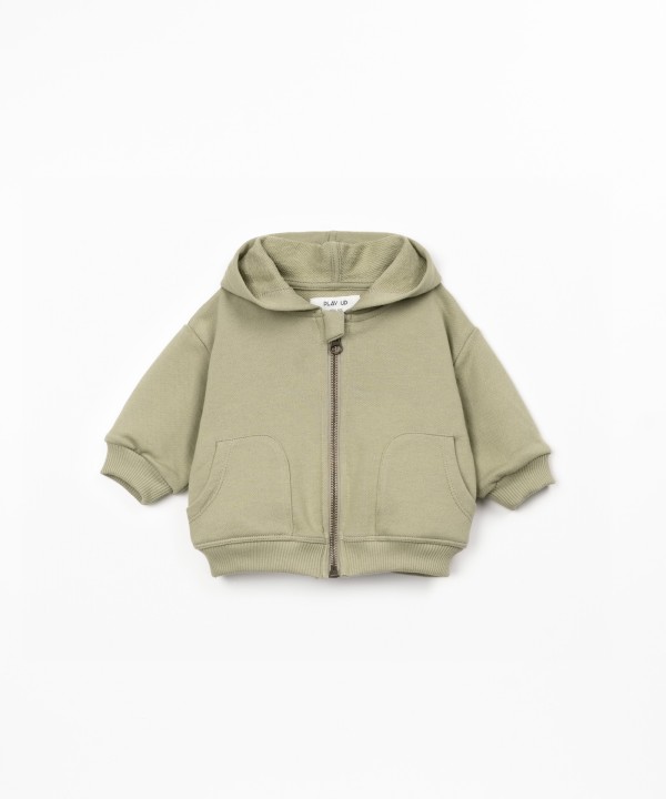 Veste avec fermeture �clair et capuche
