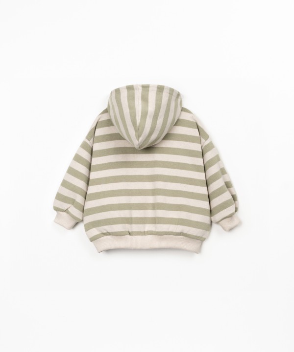 Veste en maille � rayures