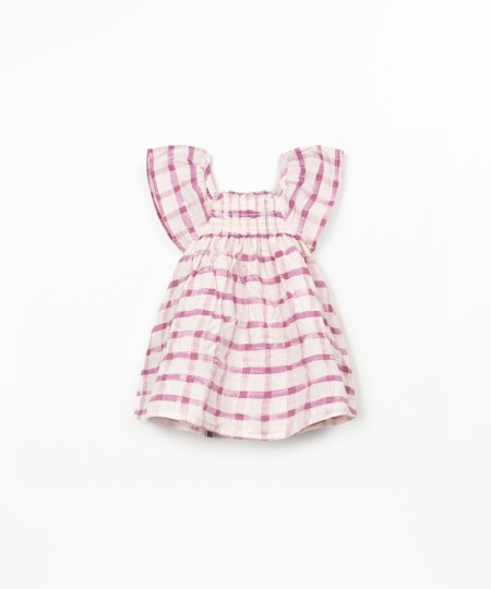 Robe en tissu en fibres naturelles