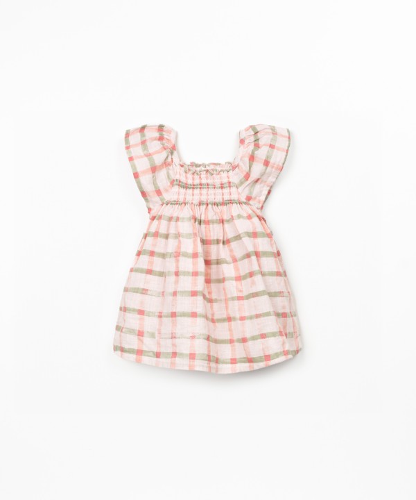 Robe en tissu en fibres naturelles