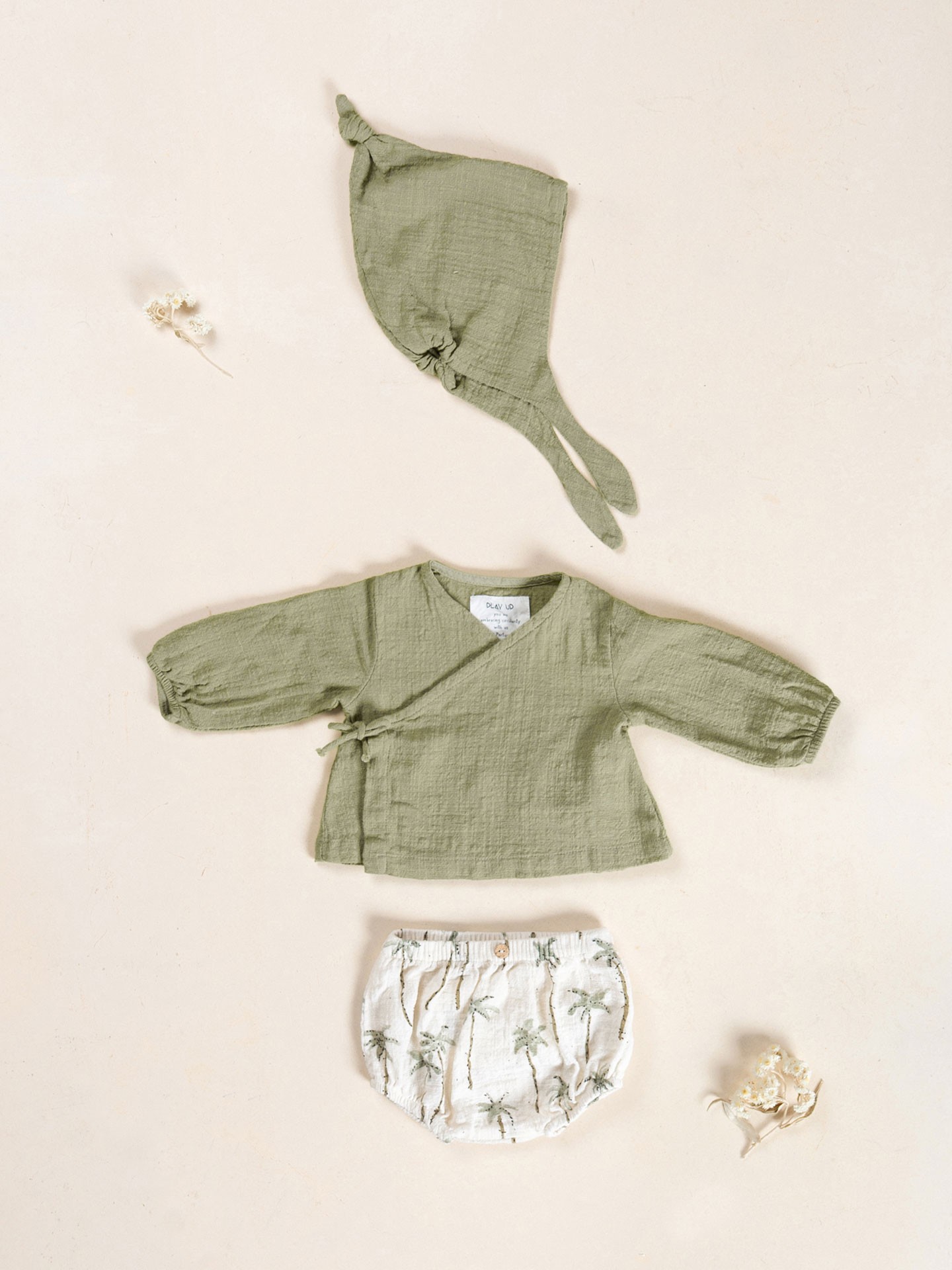 Short en coton biologique avec imprimé palmier