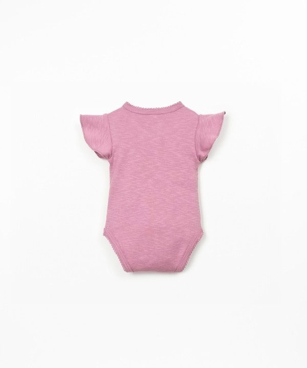 Organic cotton bodysuit with ruffle insert on the sleeve