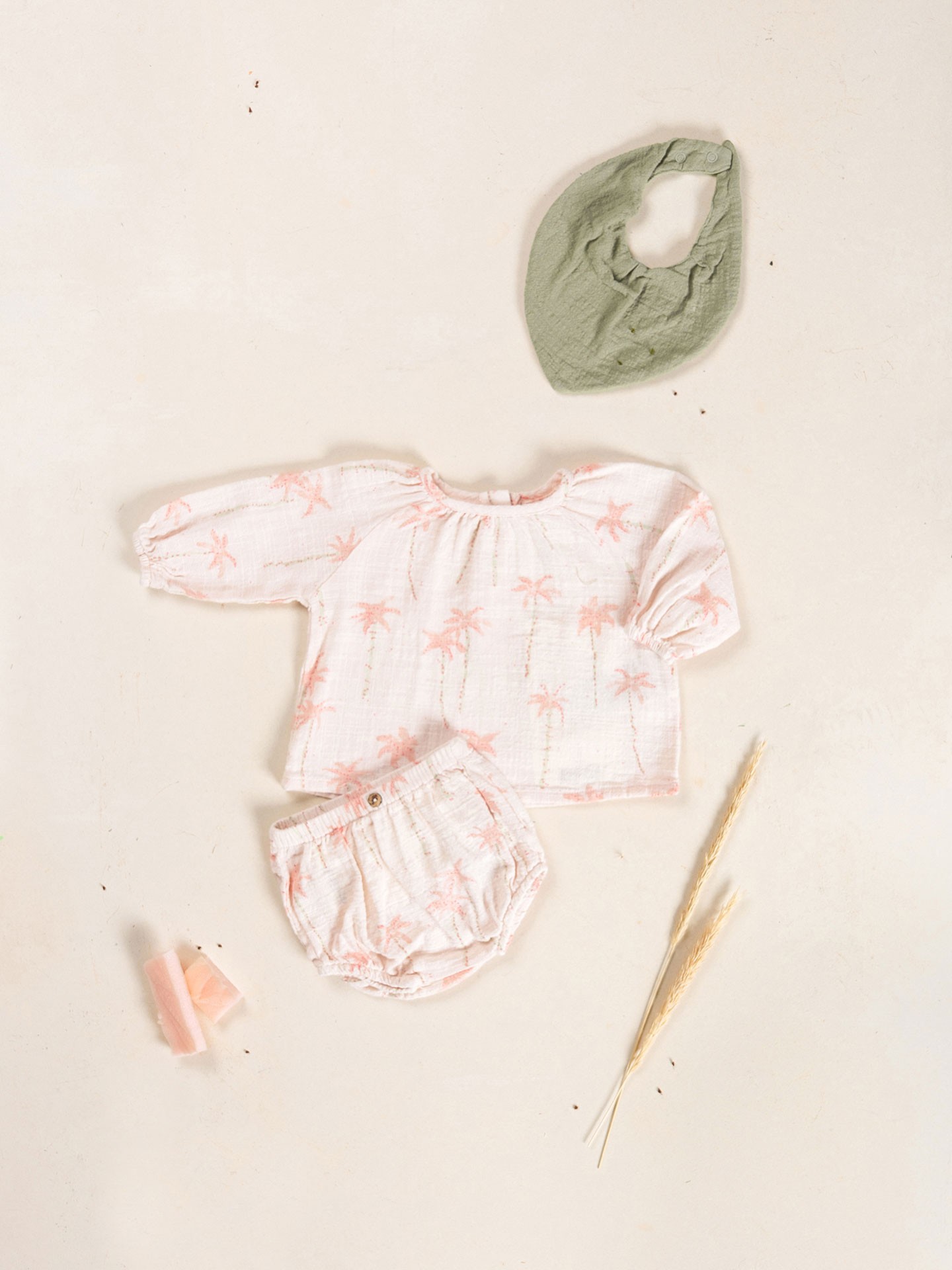 Short en coton biologique avec imprimé palmiers