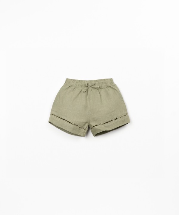 Short en lin avec d�tail en dentelle