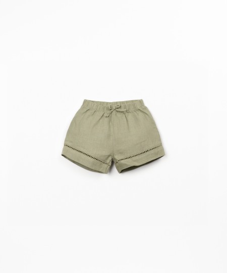 Short en lin avec d�tail en dentelle