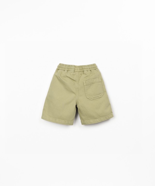 Short en serg� avec poches et cordon ajustable