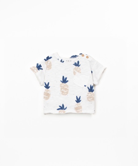 Camiseta con abertura en el hombro