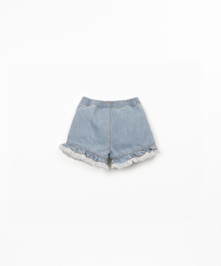 Short en jean avec empiècement volanté