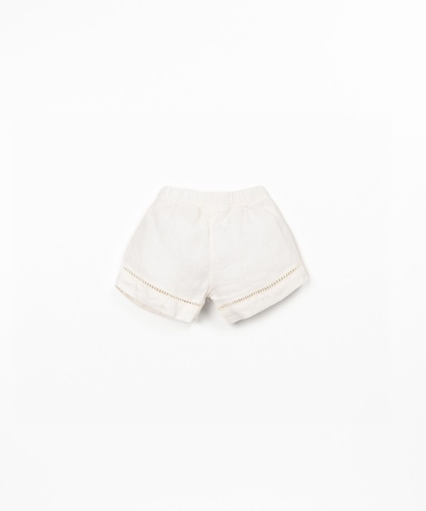 Short en lin avec d�tail en dentelle