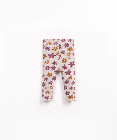 Leggings de malha com mistura de fibras naturais e fibras recicladas