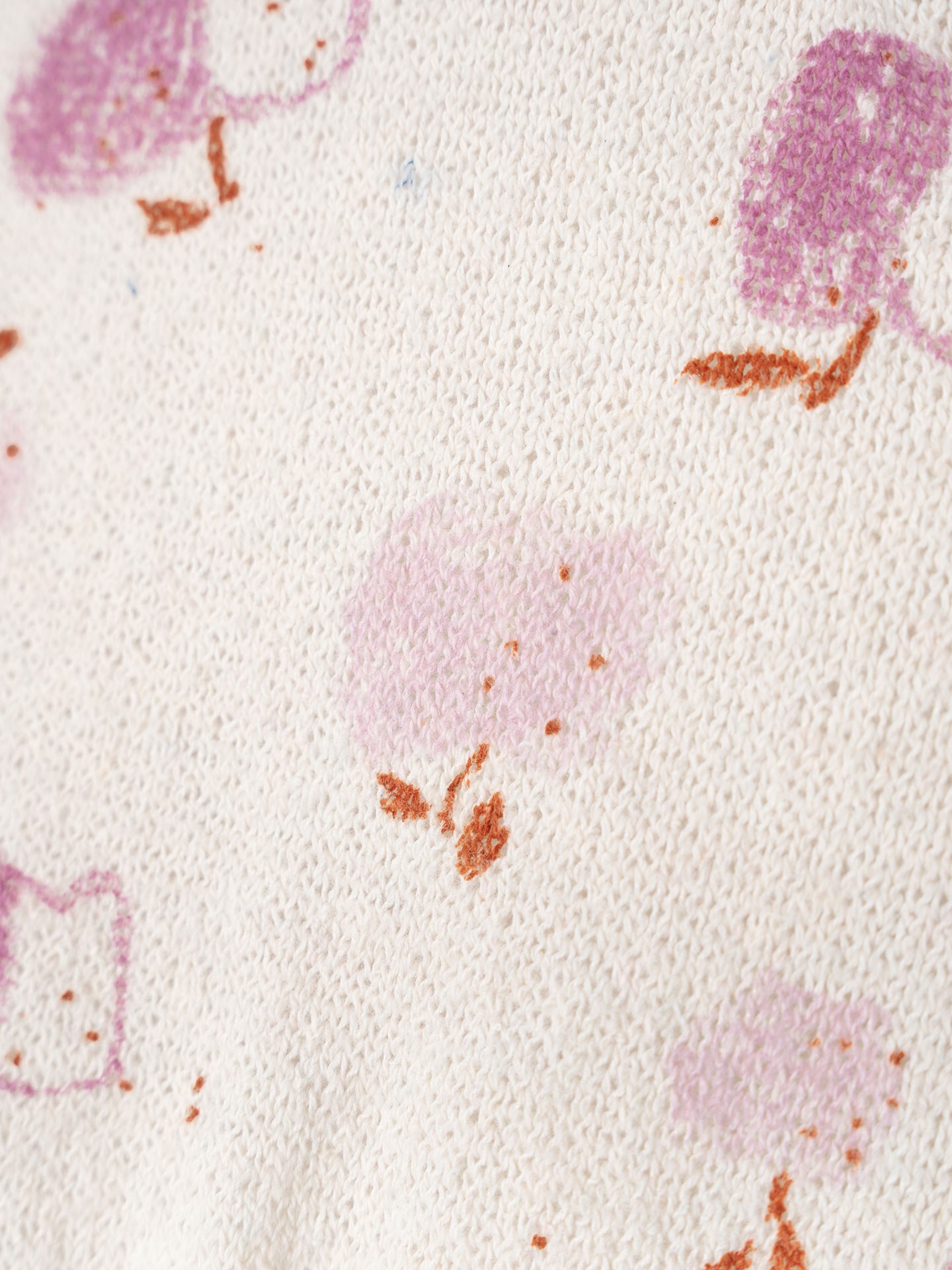 Sweater with apple print