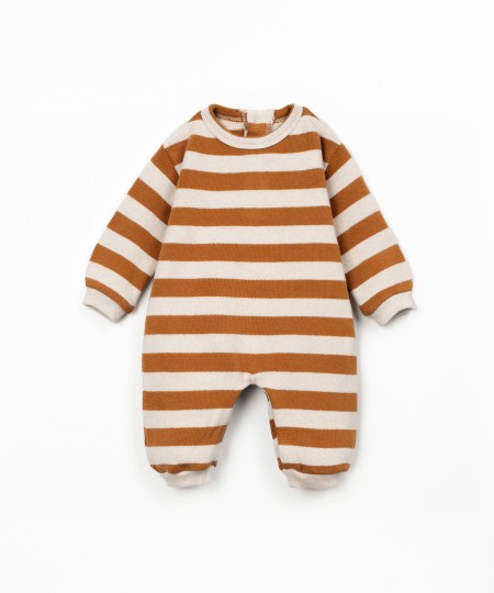 Macac�o com mistura de algod�o regenerativo e algod�o reciclado