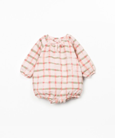 Macac�o com estampado xadrez