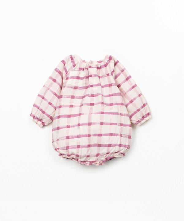 Macac�o com estampado xadrez