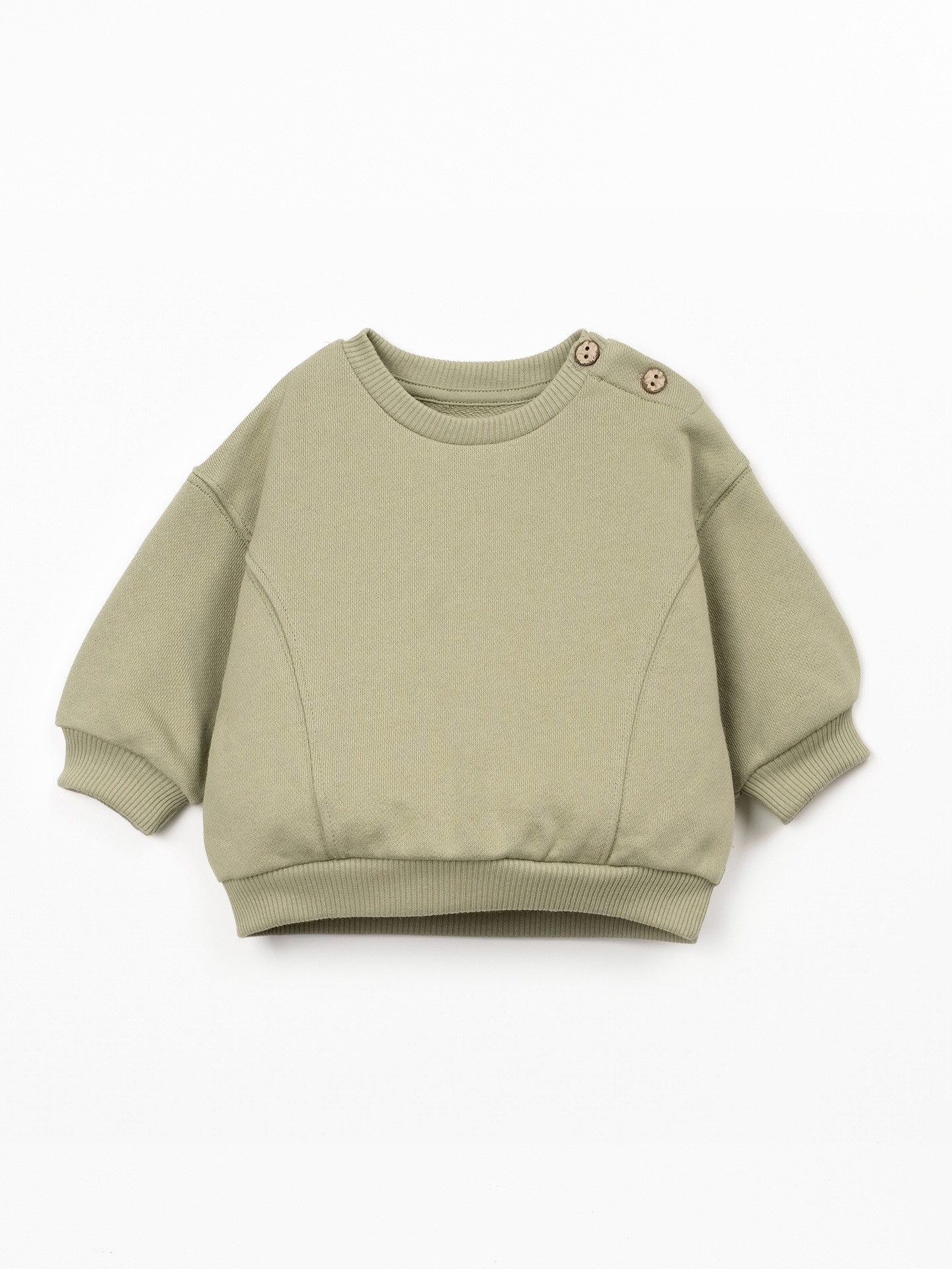 Knitted sweater with natural fibers