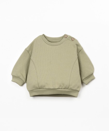 Knitted sweater with natural fibers