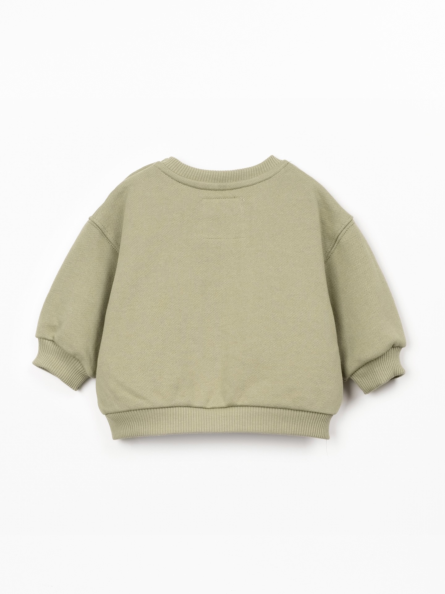 Knitted sweater with natural fibers