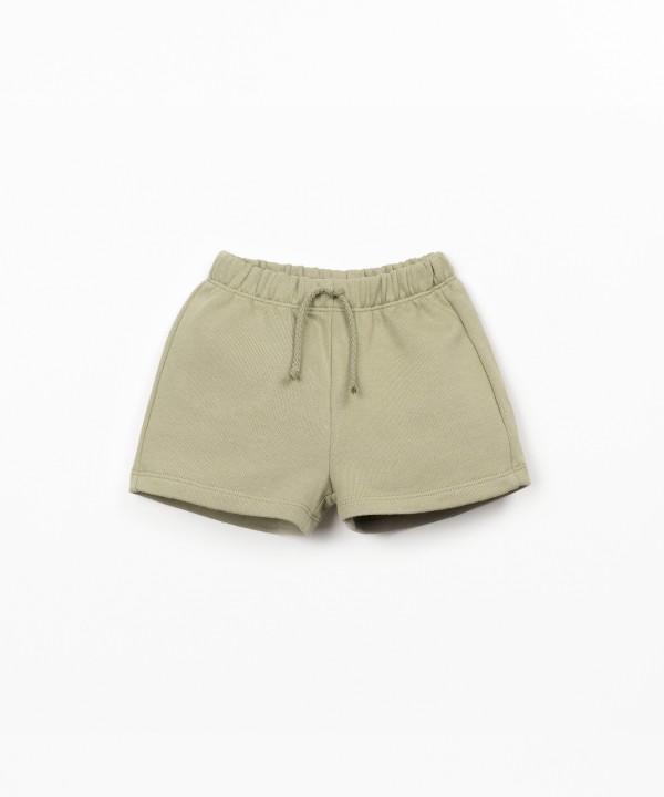 Shorts with elastic waistband