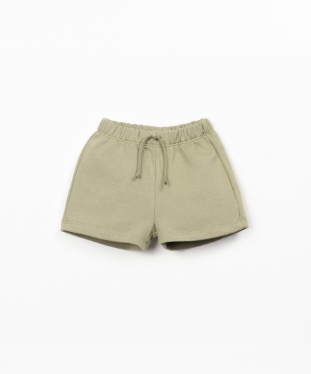 Shorts with elastic waistband