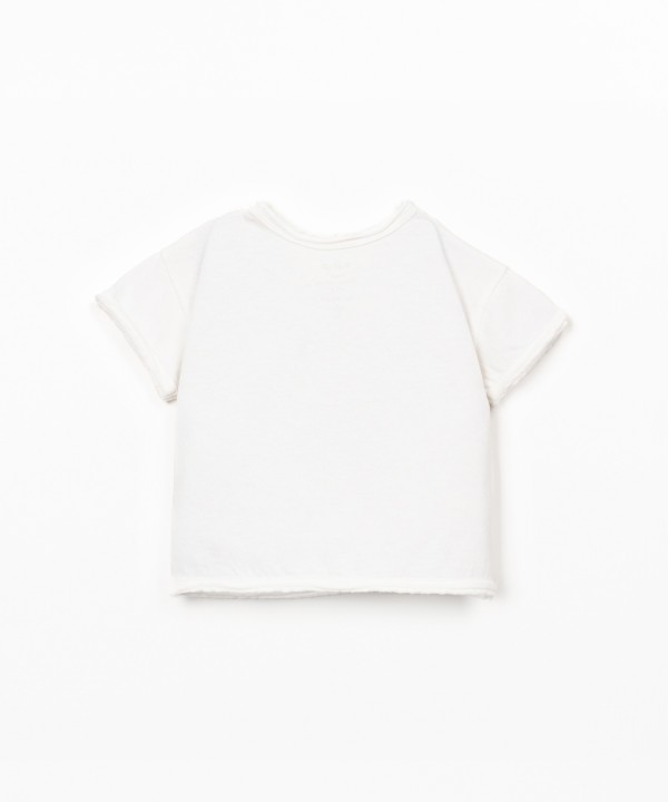 T-shirt com desenho � frente