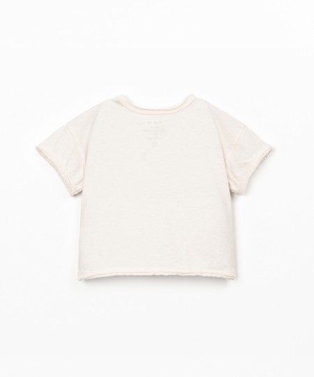 T-shirt com desenho à frente