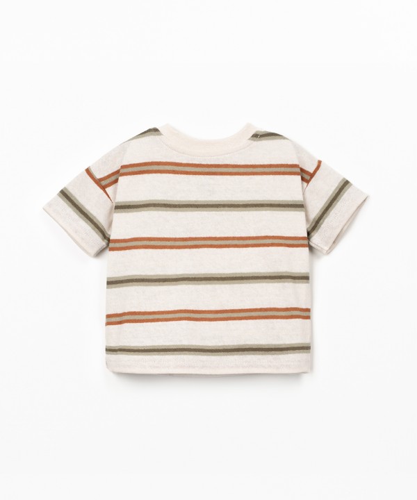 T-shirt com padrão de riscas