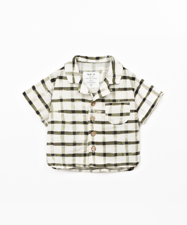 Camisa de teciso com fibras naturais