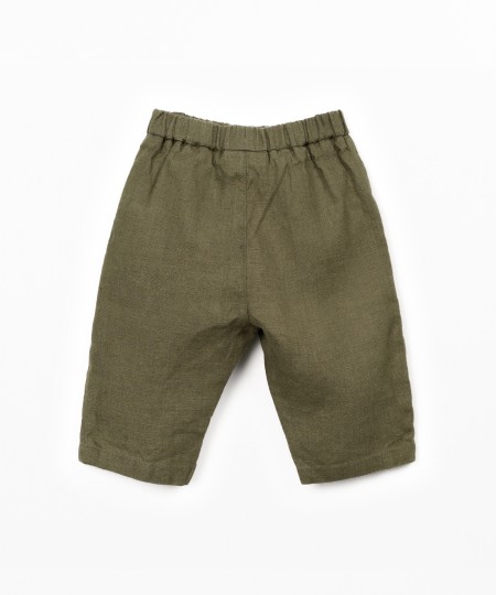 Calça de tecido em linho
