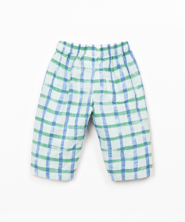 Woven trousers with natural fibers