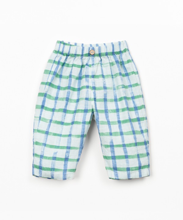 Woven trousers with natural fibers