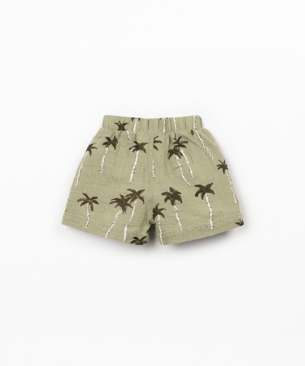 Cal��o de tecido com estampado de palmeiras