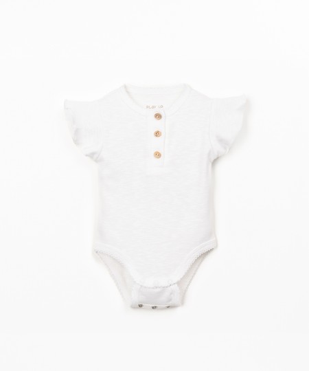 Organic cotton bodysuit with ruffle insert on the sleeve