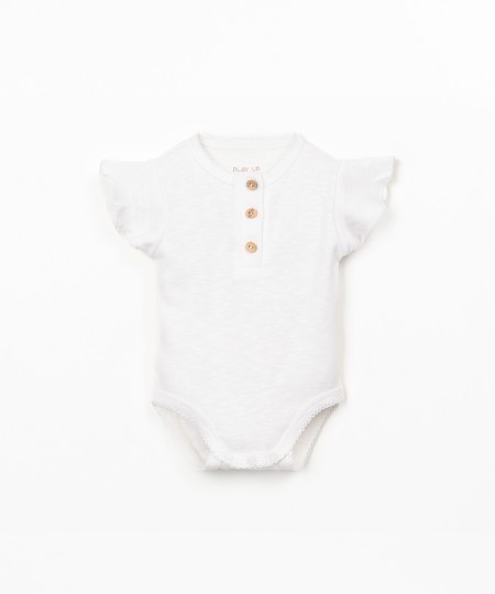 Organic cotton bodysuit with ruffle insert on the sleeve