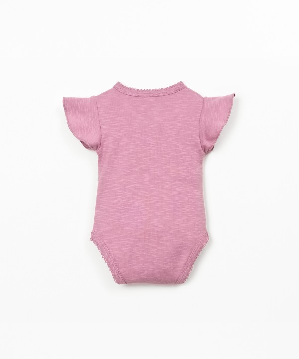 Body em algod�o org�nico com encaise de folho na manga