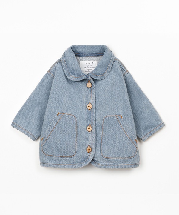 Denim jacket with coconut buttons