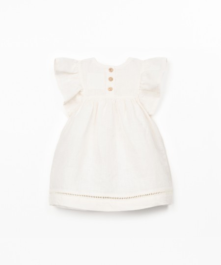 Vestido de tecido em linho