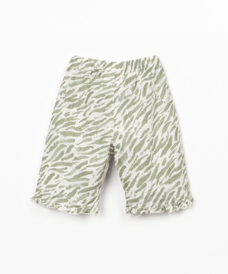 Calça com estampado e cintura elástica