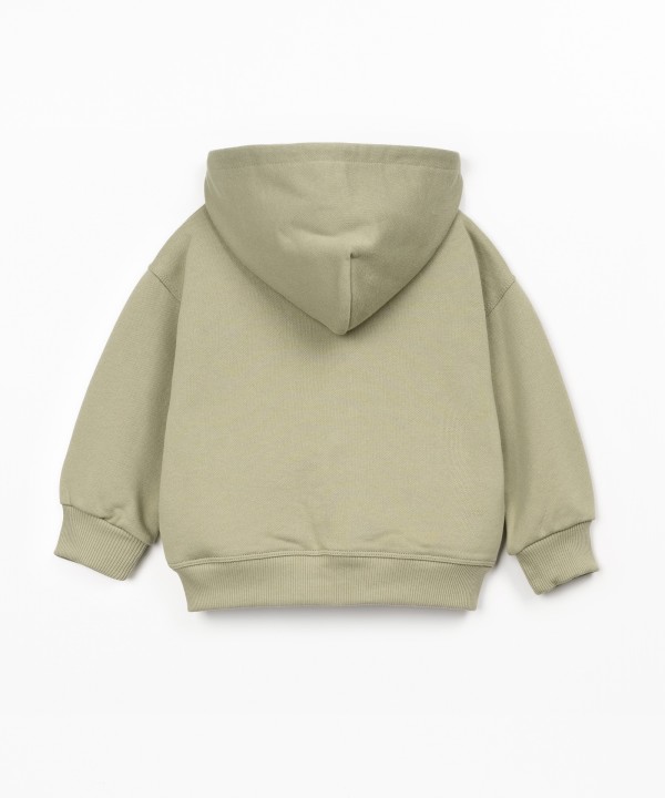 Hooded jacket with zipper