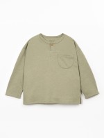 Long-sleeved sweater with chest pocket